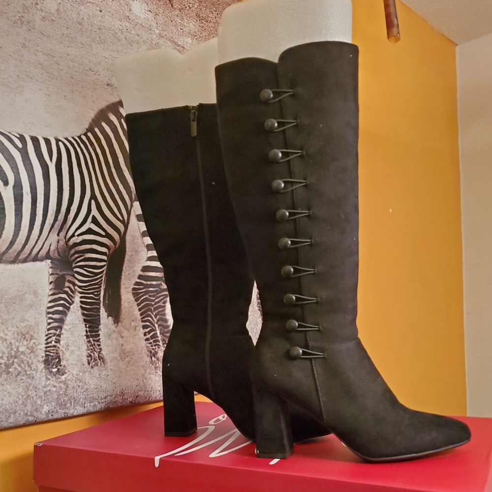Boots - Picture 3 of 3